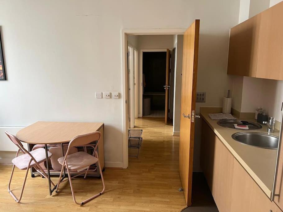 Stunning 2 Bed Flat! Centrally Located In London, Uk! Londen